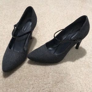 Dana Buchman pump with ankle strap. Size 8.5